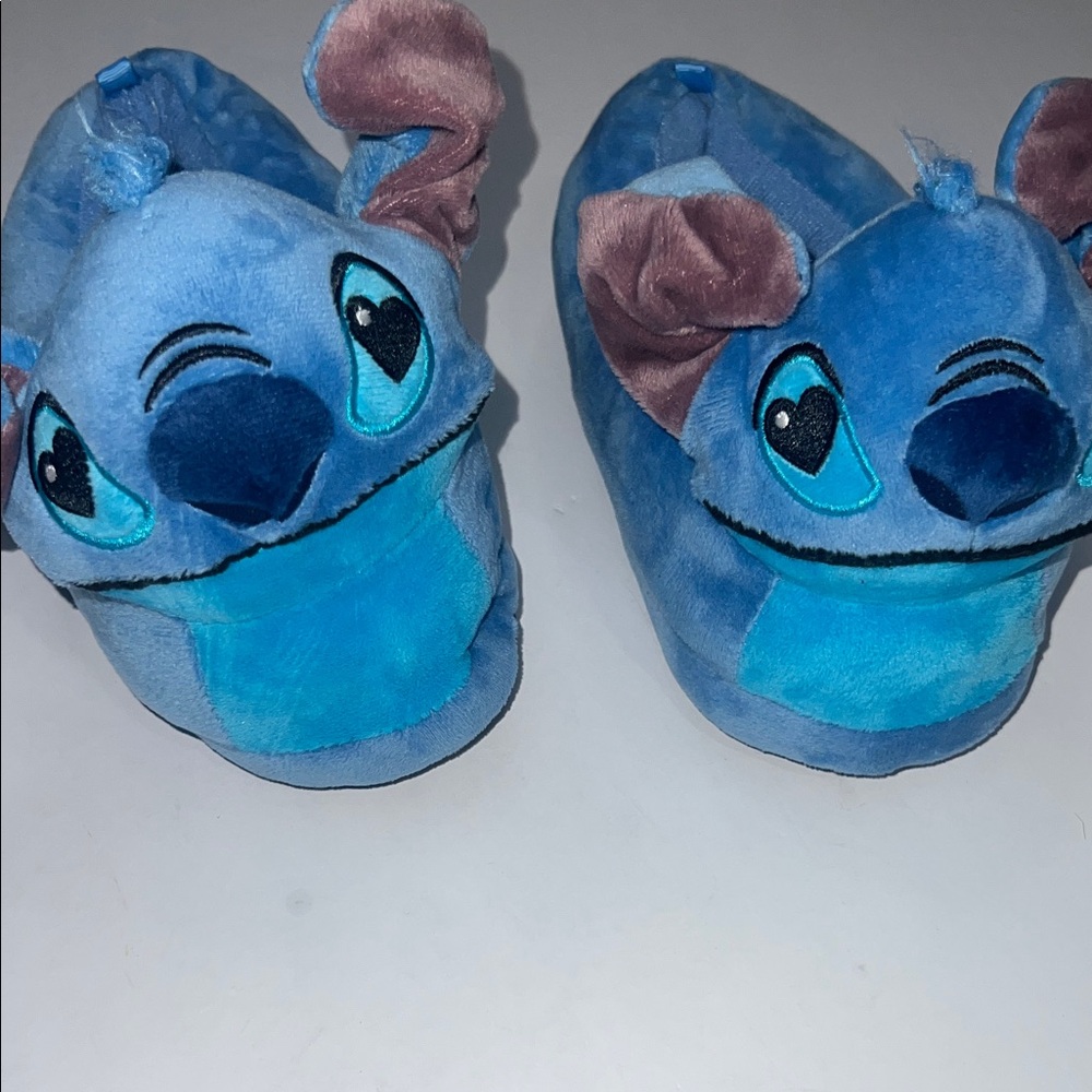 Disney Stitch Slippers Kids size 2/3
